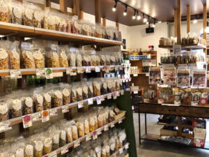 おつまみ研究所大社門前ラボ_店内陳列